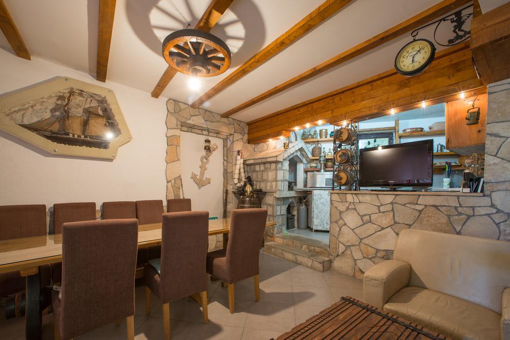 Apartmani Krgusic Tivat Exteriör bild